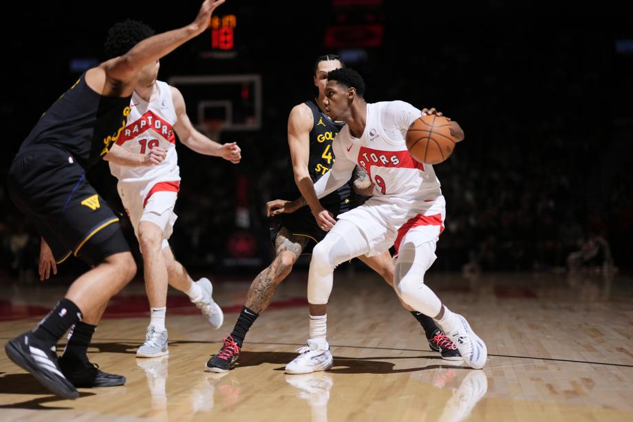 巴恩斯23分库里26+7+7 猛龙6人上双险胜勇士