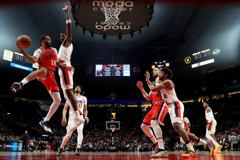 哈登19+6鲍威尔23分 快船大胜开拓者取3连胜