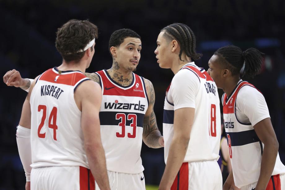 詹姆斯三双浓眉29+16+5 湖人主场轻取奇才