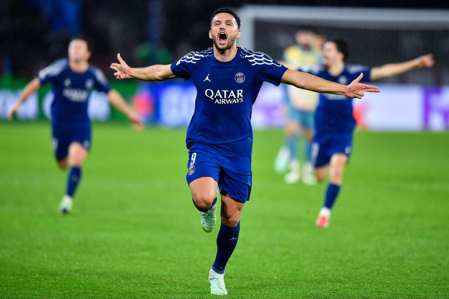 巴尔科拉4分钟传射 曼城2-4遭巴黎逆转濒临出局