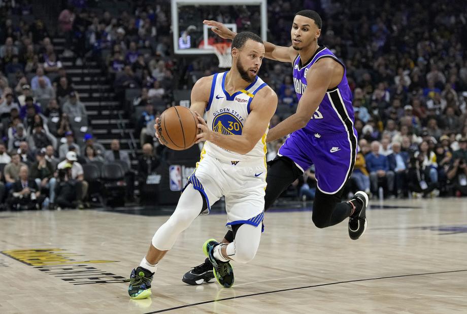 德罗赞32分萨博尼斯26+18 国王18分逆转胜勇士