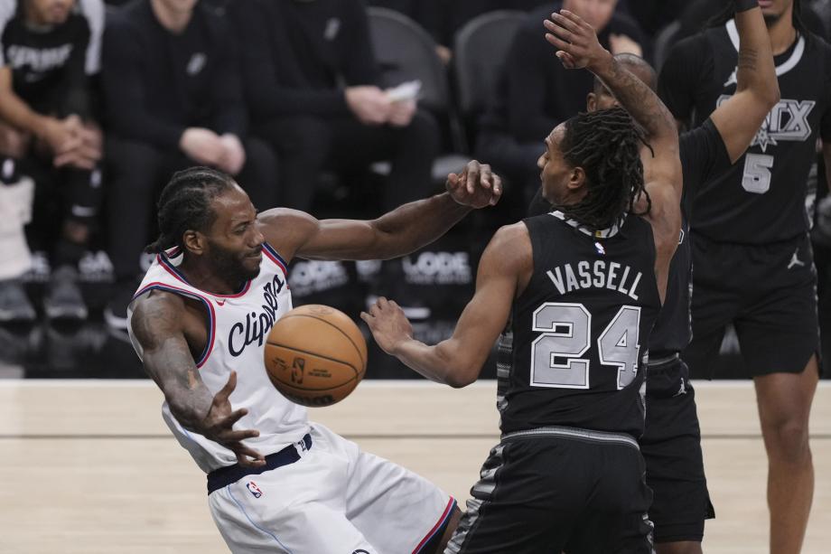 莱昂纳德27分赛季新高文班23+12 快船击败马刺