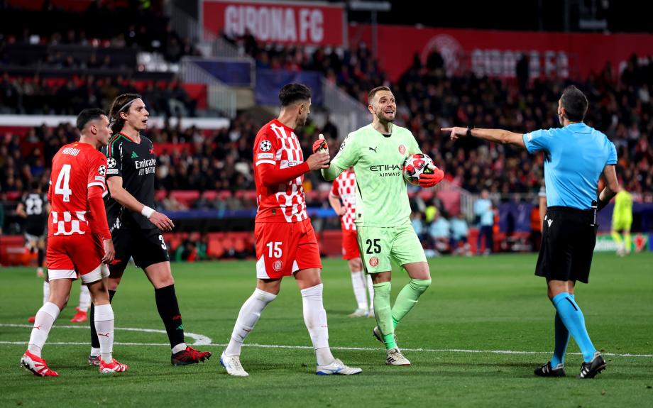 欧冠-恩瓦内里世界波 阿森纳2-1第三名晋级16强