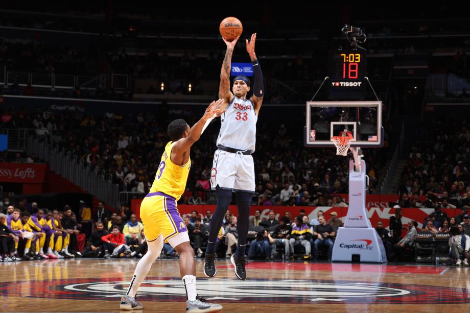 詹姆斯24+11浓眉缺阵 湖人狂胜送奇才16连败