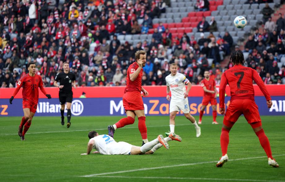 德甲-凯恩双响 拜仁4-3险胜基尔迎联赛6连胜