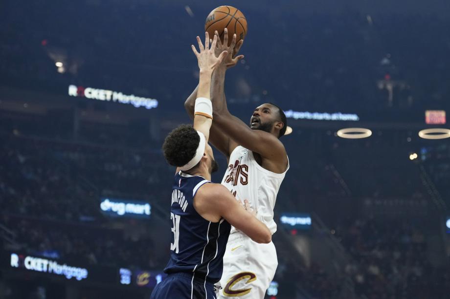 莫布利22+11梅里尔9记三分 骑士43分大胜独行侠