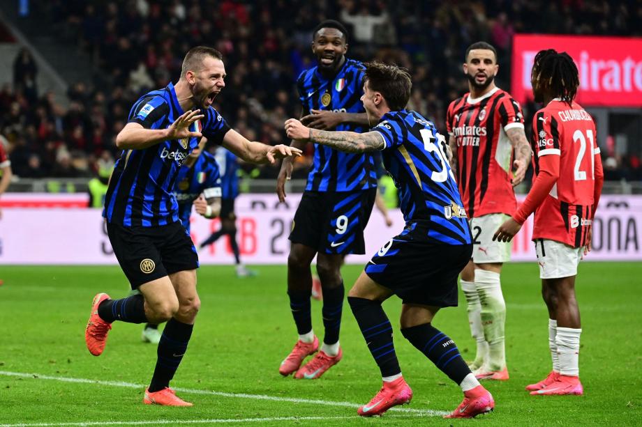 意甲-赖因德斯破门德弗里绝平 AC米兰1-1国米