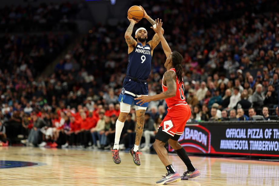 爱德华兹爆砍49分怀特20分 森林狼胜公牛