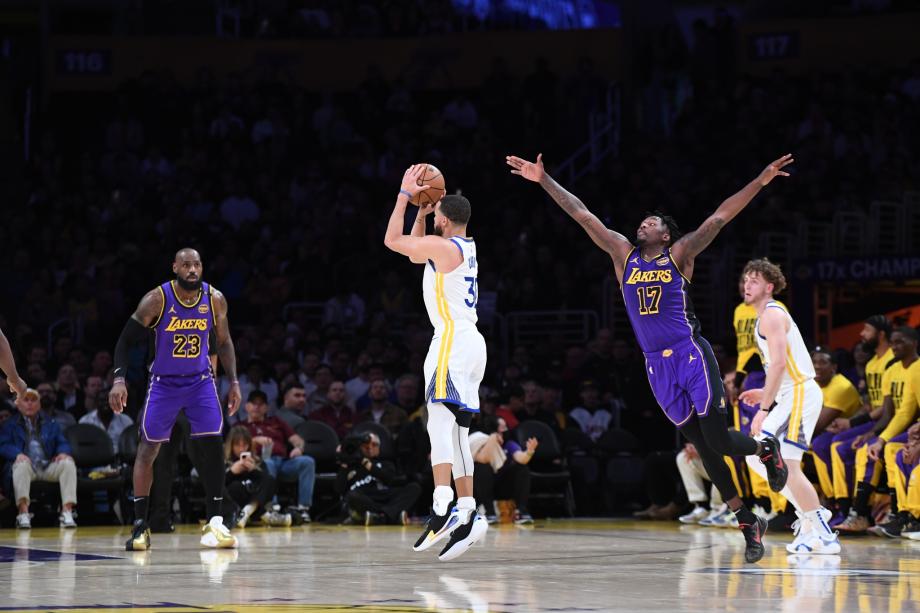 詹姆斯42+17+8库里37分 湖人力克勇士取四连胜