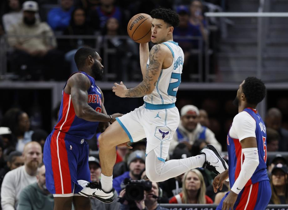 坎宁安三双布里奇斯30分 活塞击退黄蜂