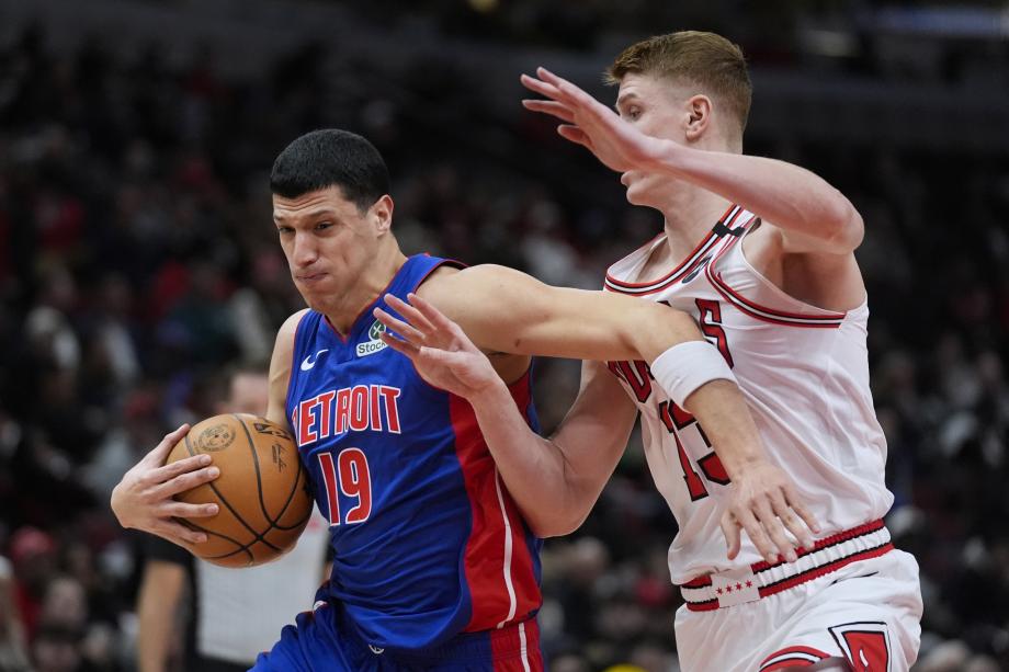 坎宁安20分比斯利三分里程碑 活塞客胜公牛