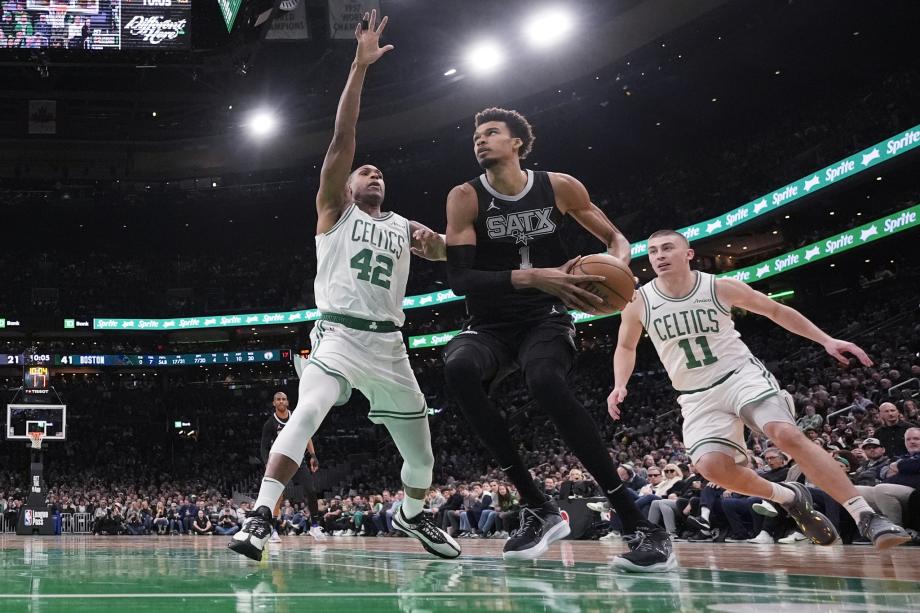 塔图姆32+14文班17+13 绿军主场力克马刺