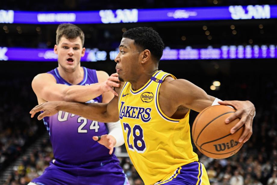 马尔卡宁32分詹姆斯18+6 爵士终结湖人6连胜