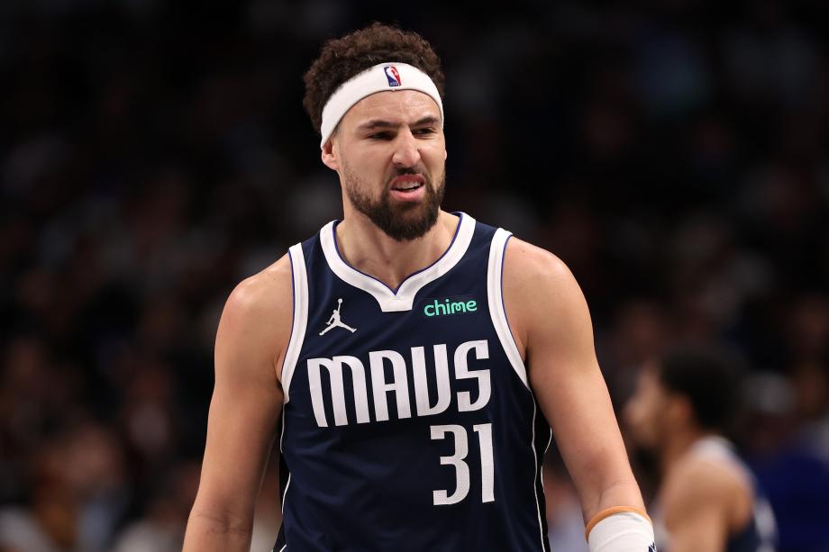 欧文42+7库里25+8 独行侠主场险胜勇士