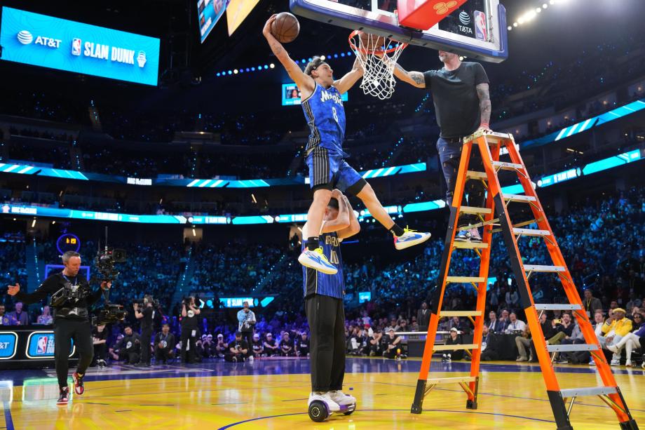 三连冠!麦克朗四轮均获满分扣篮大赛捧杯