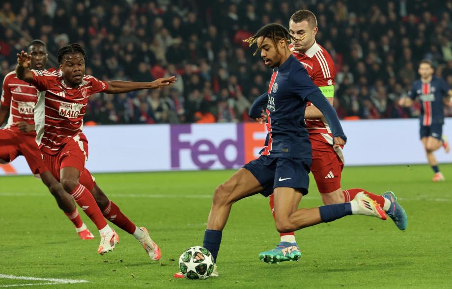 欧冠-巴黎7-0总比分10-0布雷斯特晋级16强