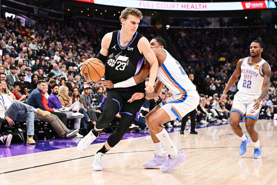 亚历山大21+8科林斯26+3 雷霆客场大胜爵士