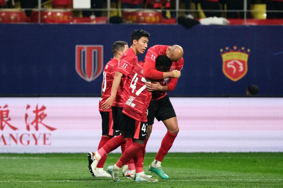 费利佩远射破门 成都蓉城主场战胜武汉三镇