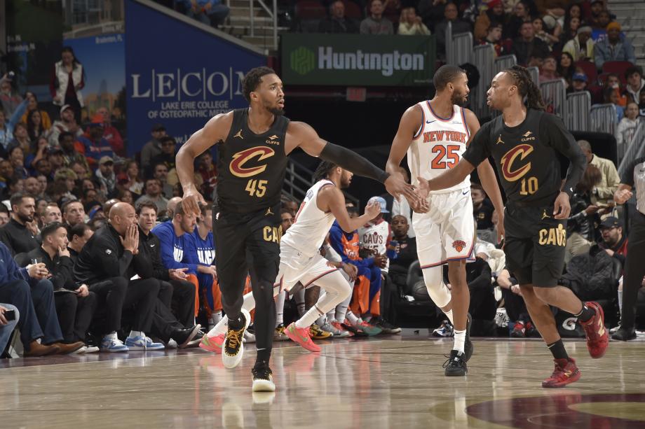 米切尔领衔6人得分上双 骑士狂胜尼克斯取6连胜