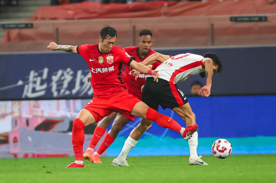 莱昂纳多造2球冯劲破门 海港2-0亚泰迎两连胜