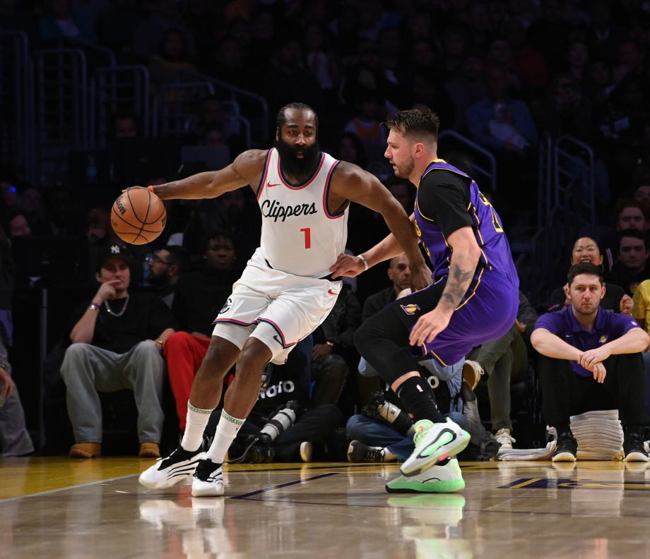 詹姆斯28+13东契奇31分 湖人险胜快船取五连胜