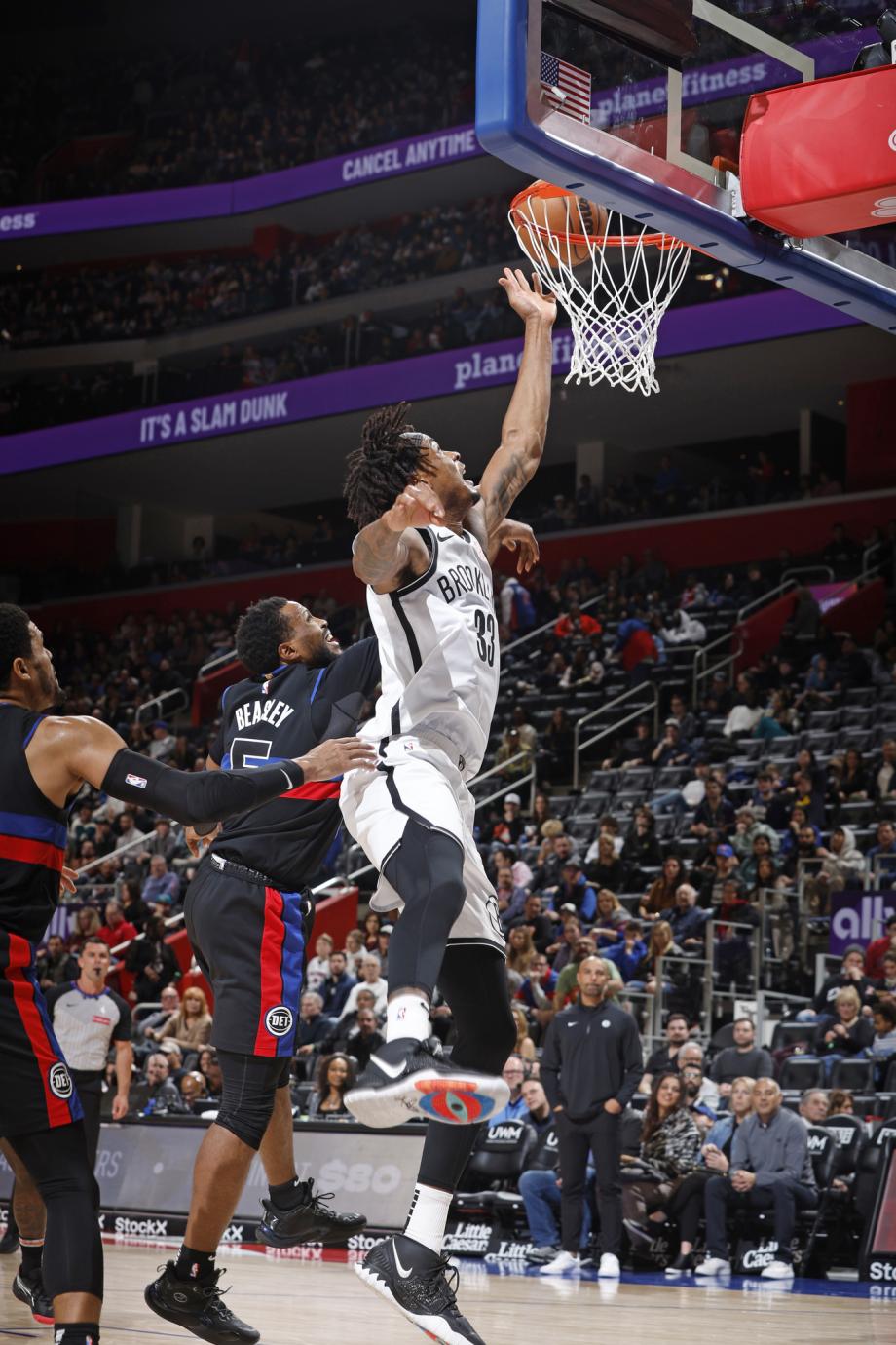 杜伦18+11全队6人得分上双 活塞送篮网4连败