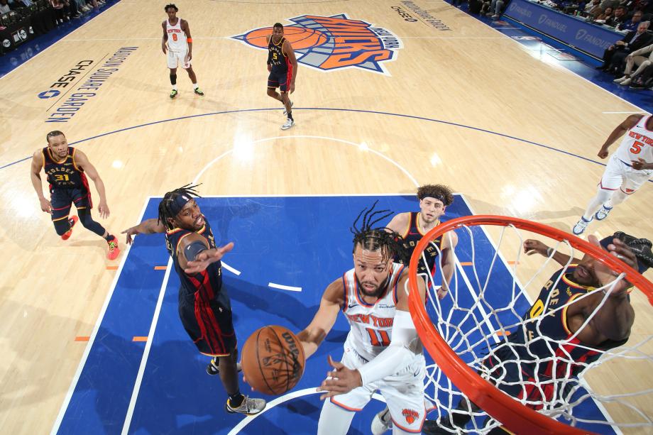 库里28+7+9 勇士客场逆转尼克斯