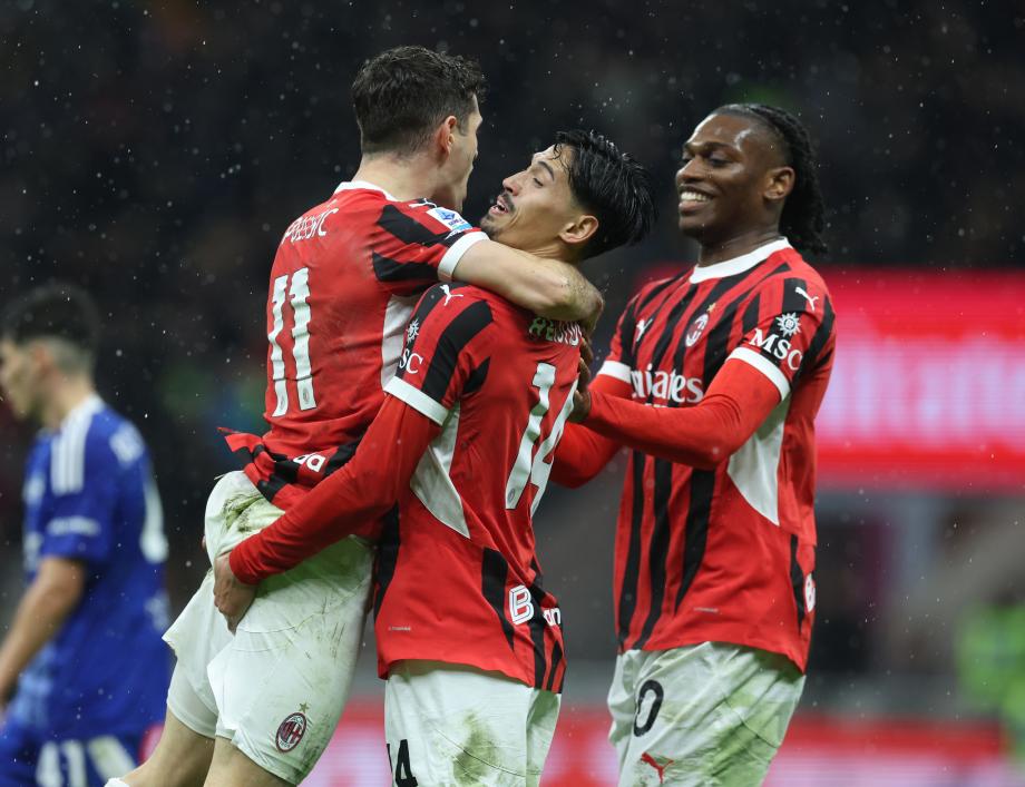 赖因德斯传射阿里首秀被罚下 米兰2-1胜科莫