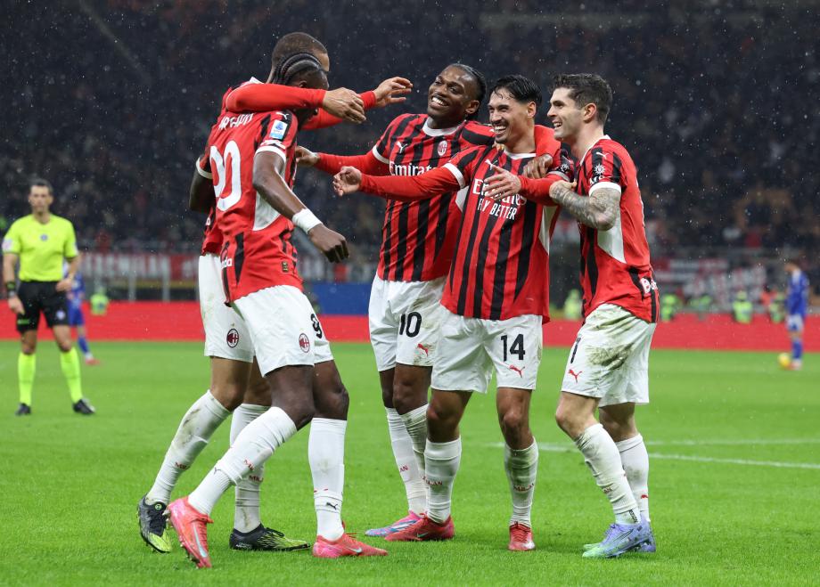 赖因德斯传射阿里首秀被罚下 米兰2-1胜科莫