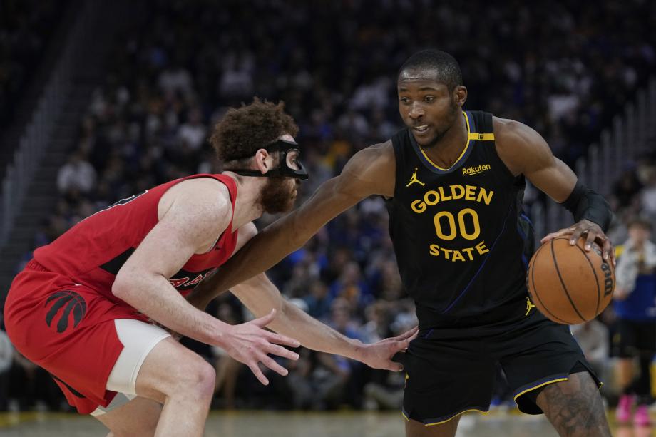 库里伤退巴特勒三双送关键封盖 勇士险胜猛龙