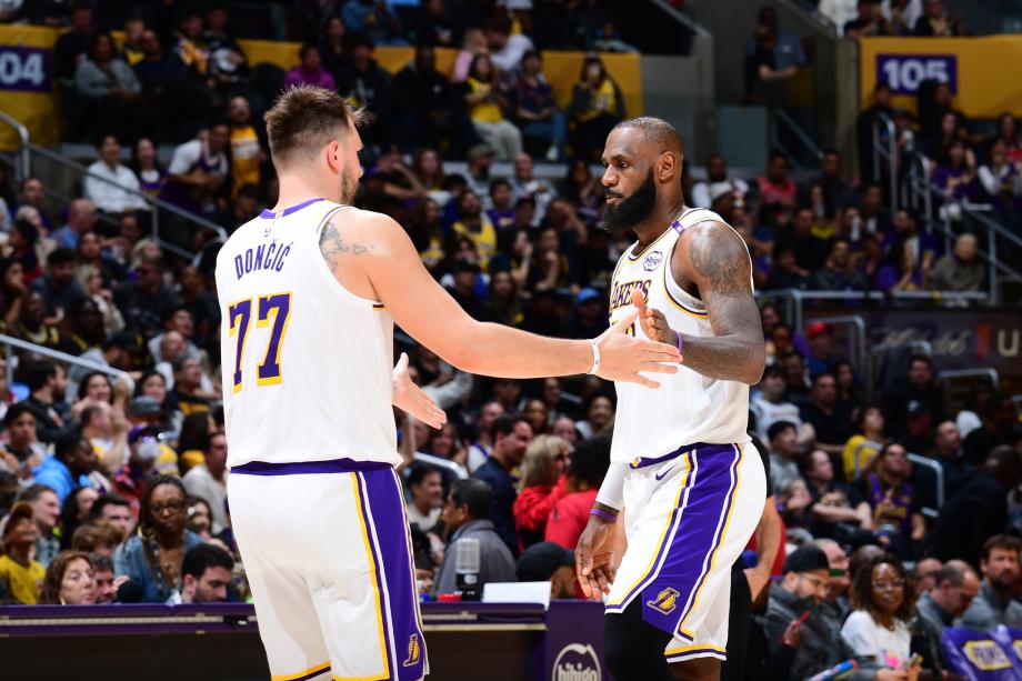 NBA-湖人主场115-146惨败公牛 遭遇两连败