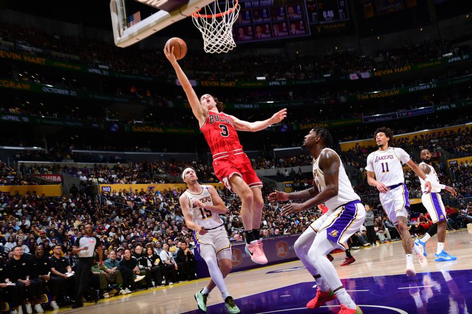 NBA-湖人主场115-146惨败公牛 遭遇两连败