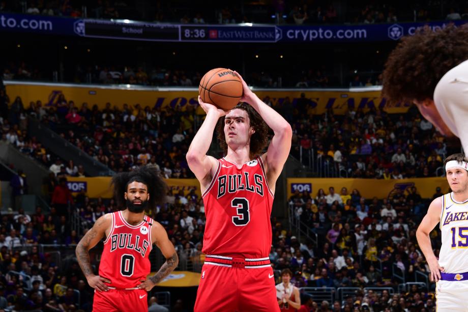 NBA-湖人主场115-146惨败公牛 遭遇两连败