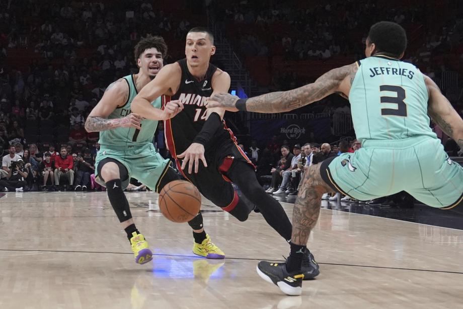 维金斯爆砍赛季新高42分 热火擒黄蜂终结10连败