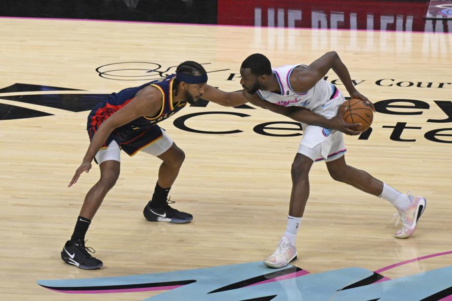 NBA：勇士86-112热火 巴特勒战旧主11分