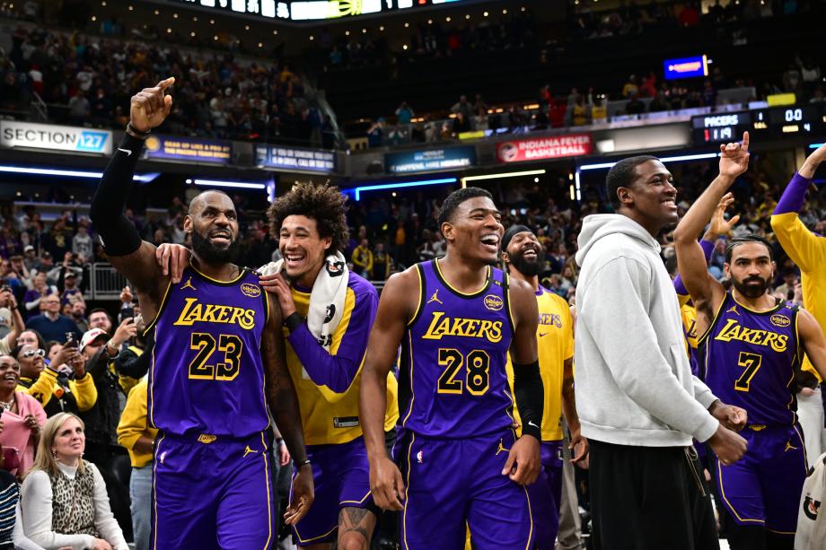 詹姆斯补篮绝杀东契奇34分 湖人险胜步行者