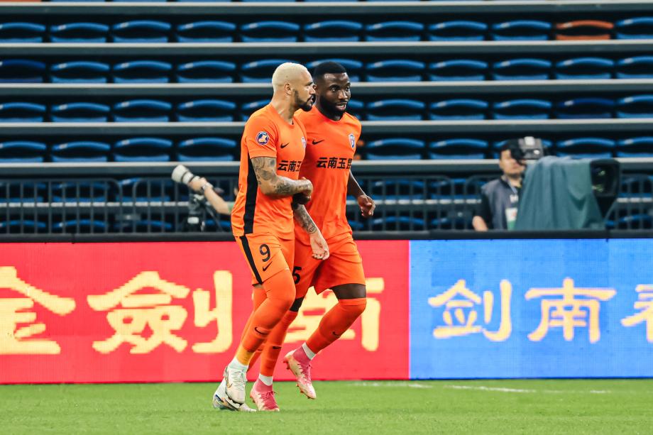 奥斯卡双响拜合拉木红牌 玉昆4-3力克新鹏城