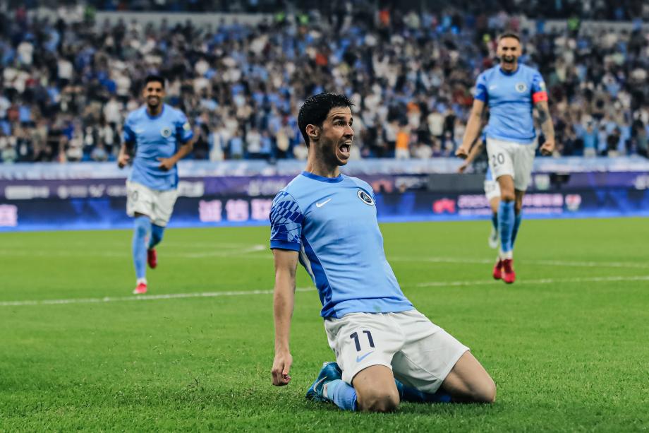 奥斯卡双响拜合拉木红牌 玉昆4-3力克新鹏城