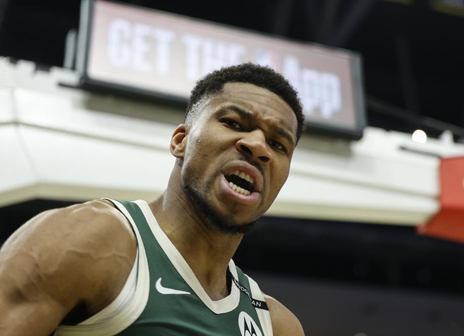 布克空砍39分 太阳123-133不敌雄鹿遭4连败