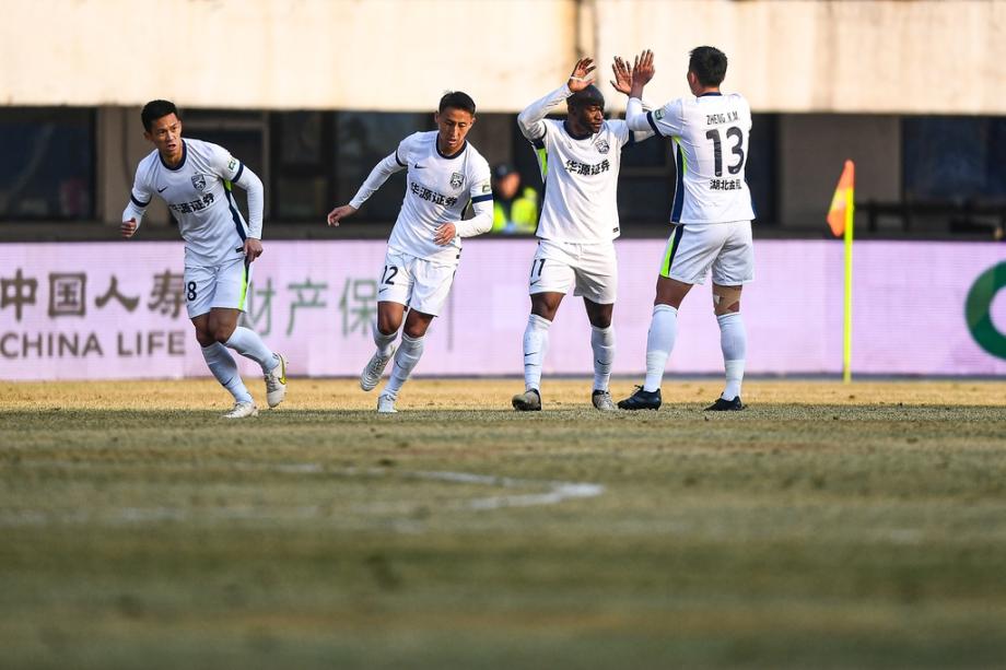 中超-谭龙破门帕拉西奥斯建功 长春亚泰1-1武汉三镇