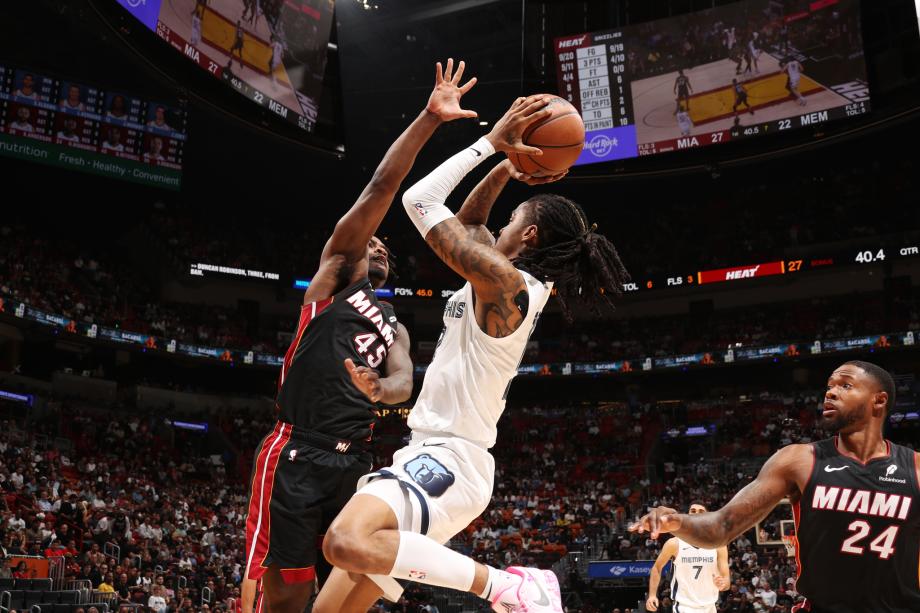 莫兰特压哨绝杀30+5希罗35+9 灰熊险胜热火