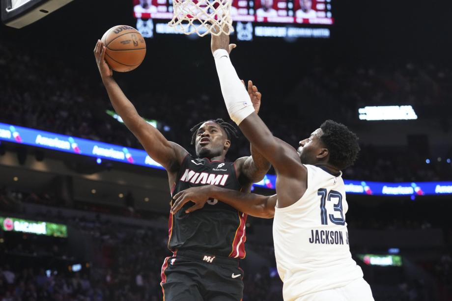 莫兰特压哨绝杀30+5希罗35+9 灰熊险胜热火