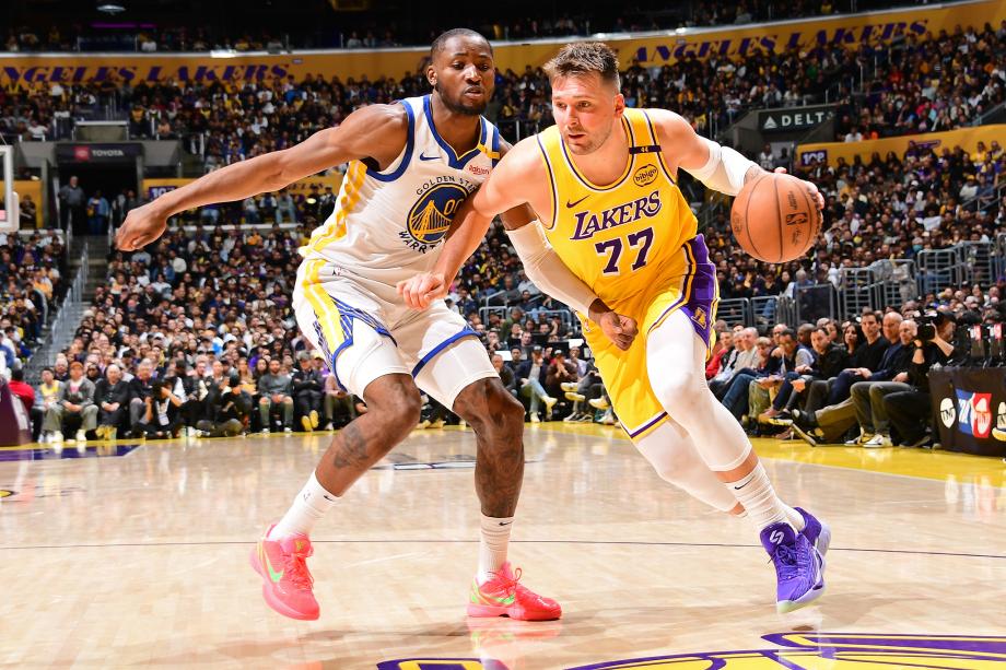 库里37+6詹姆斯33+5+9 勇士拒绝横扫力克湖人