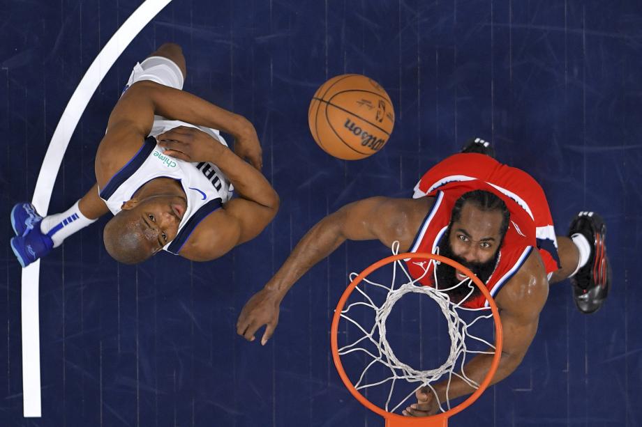 莱昂纳德20分祖巴茨两双 快船大胜独行侠三连胜