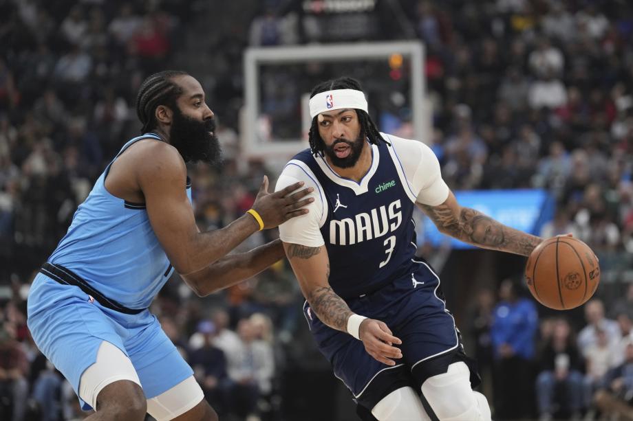 莱昂纳德哈登祖巴茨合砍83分 快船大胜独行侠