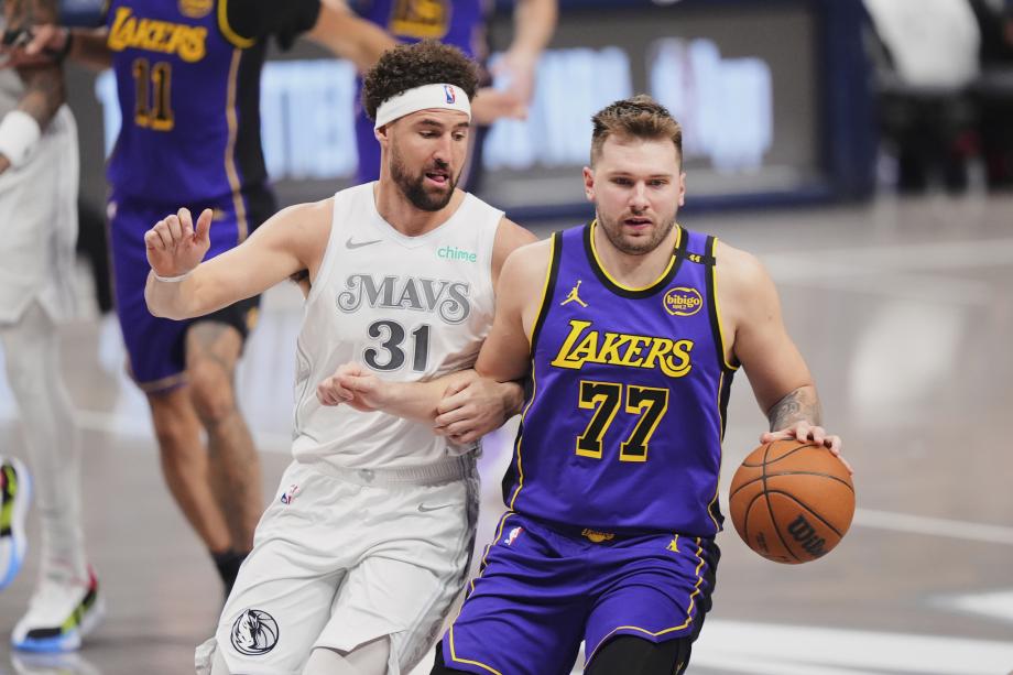 东契奇砍45分浓眉仅13分 湖人力克独行侠