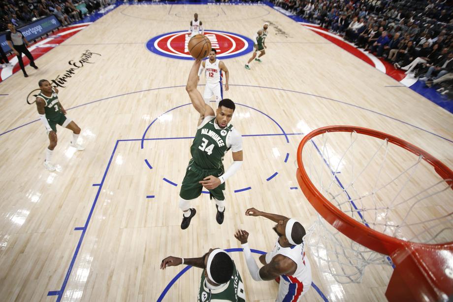 字母哥32+11+15 雄鹿力克活塞锁定东部第五