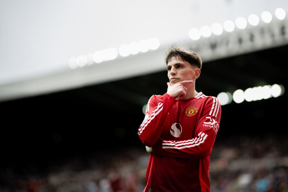 英超-巴恩斯双响加纳乔破门 纽卡斯尔4-1完胜曼联