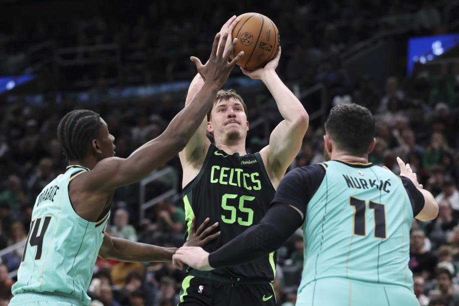 普理查德34+7 双探花缺阵绿军胜黄蜂