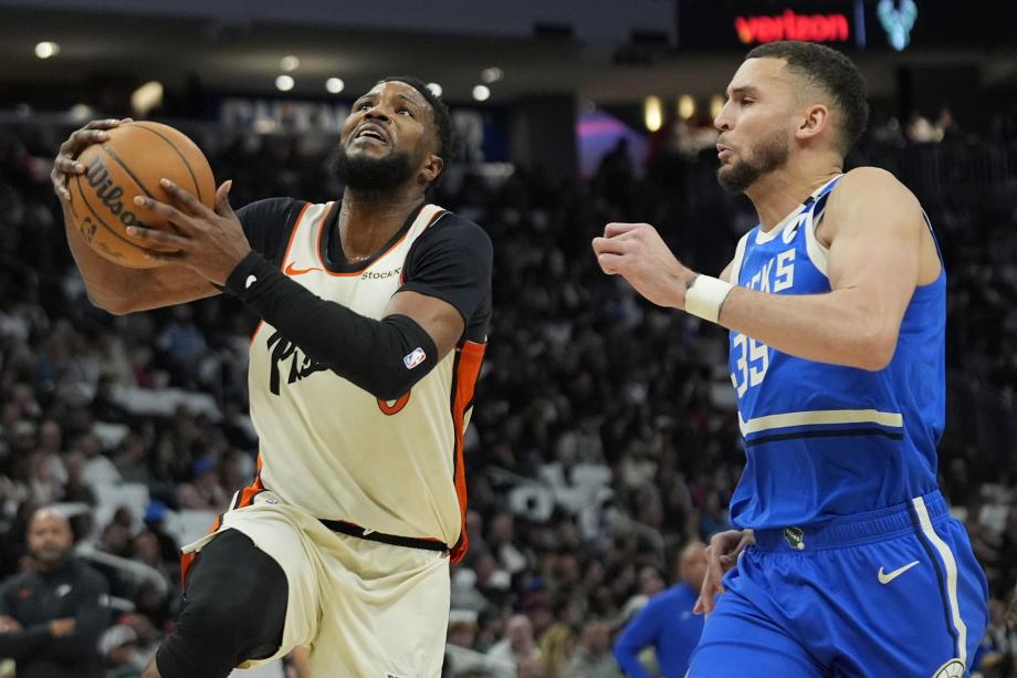 康诺顿43分11板 雄鹿加时击败活塞